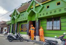 Siaga Corona, Rumah Zakat Semprot Sejumlah Masjid di Yogyakarta