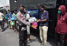 Respon Corona, Brimob DIY Bagikan Paket Sembako