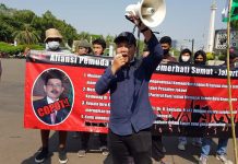 Pemuda dan Mahasiswa Demo di Istana Negera Menuntut Presiden Jokowi Mengevaluasi Menteri Agama