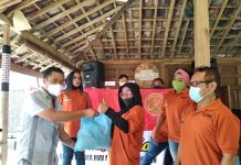 Seniman dan Musisi Jalanan di Jogja Terima Bantuan Sembako