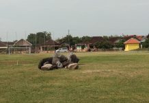 Aksi Tumpuk Batu Besar di Lapangan Suruh Kalang, Diduga Terkait Proyek Belum Dibayar