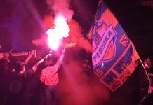 Ratusan Suporter Sambut Kepulangan Persika Karanganyar Dengan Flare dan Kembang Api