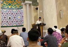 Pulang Umroh, Gus Ilyas Sampaikan Kultum di Masjid Agung Madaniyah Karanganyar