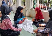 Asyiknya Belajar Membuat Batik Jumputan di SD Juara Yogyakarta