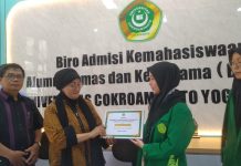 UCY Beri Penghargaan Dua Mahasiswa Peraih Medali Emas Olimpiade Mahasiswa