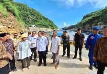 Nelayan Pantai Gesing Terima Bantuan Kapal Penangkap Ikan