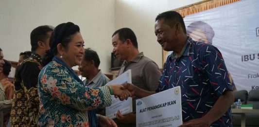 Titiek Soeharto Salurkan Bantuan Perikanan di Kulon Progo, Hasil Tangkapan Nelayan Capai 3 Kuintal Sehari