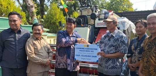 PETANI DI KULONPROGO PEROLEH BANTUAN ALSINTAN